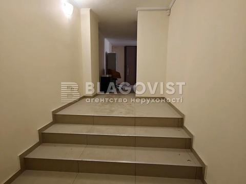 комерційна за адресою Володимирська вул., 51/53