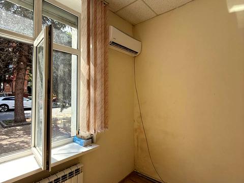 комерційна за адресою Володимирська вул., 94