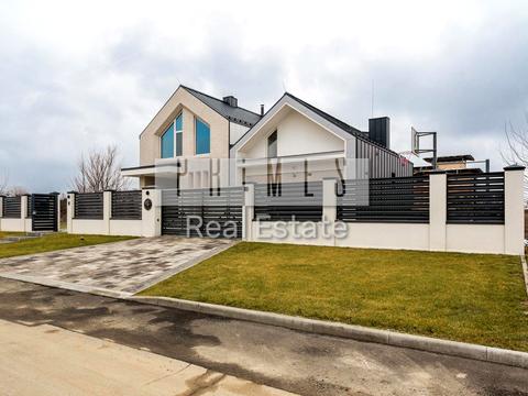 будинок за адресою Вишнева вул.