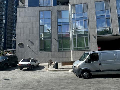 комерційна за адресою Джона Маккейна вул. (Івана Кудрі), 7