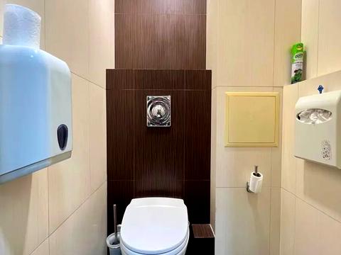 комерційна за адресою Володимирська вул., 40