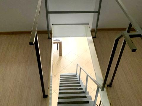 комерційна за адресою Горького, 8