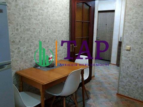 квартира за адресою Михайла Комарова вул. (Тархова), 5