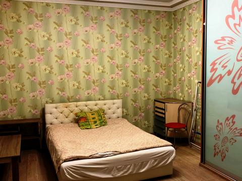 квартира за адресою Конституції пл., 2/2