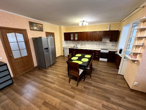 квартира за адресою Анни Ахматової вул., 33