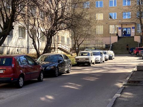 комерційна за адресою Тютюнників вул. (), 3