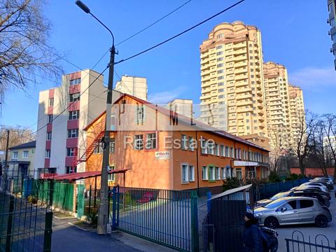 комерційна за адресою Борщагівська вул., 204 к2