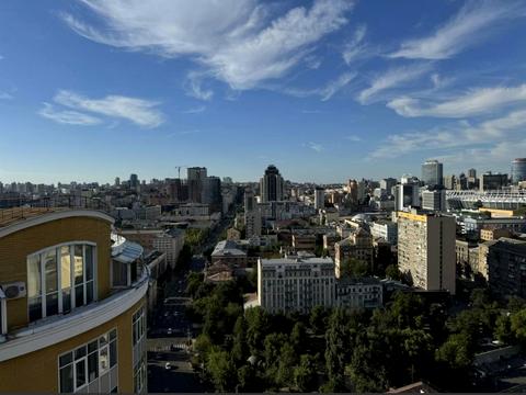комерційна за адресою Антоновича вул. (Горького), 74