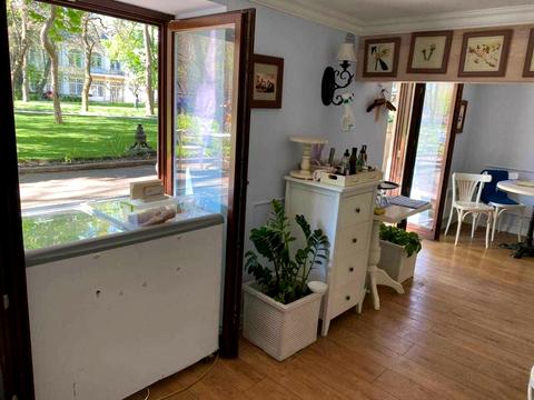 комерційна за адресою Театральна, 9