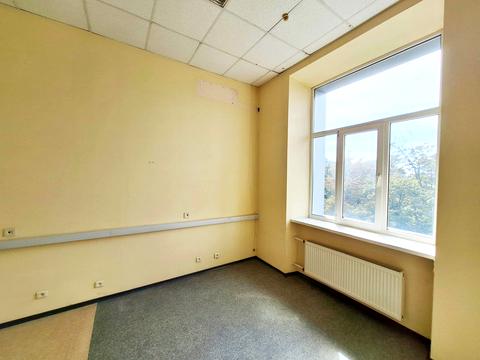 комерційна за адресою Леся Курбаса вул., 12