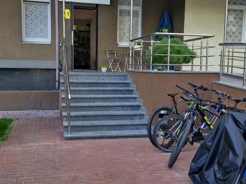 комерційна за адресою Академіка Глушкова просп., 9-Д