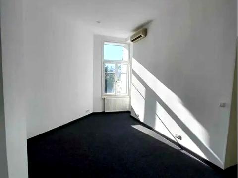 комерційна за адресою Музейний пров., 4