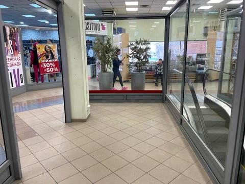 комерційна за адресою Королеви Єлизавети ІІ вул. (Глинки), 1