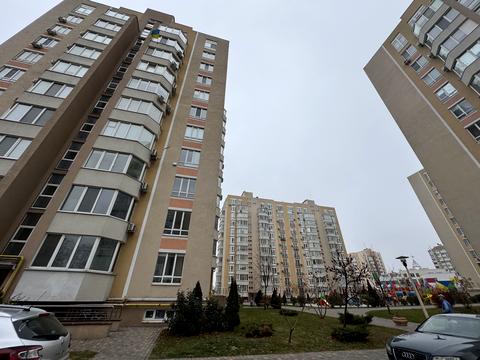 комерційна за адресою Лесі Українки бульв., 14б