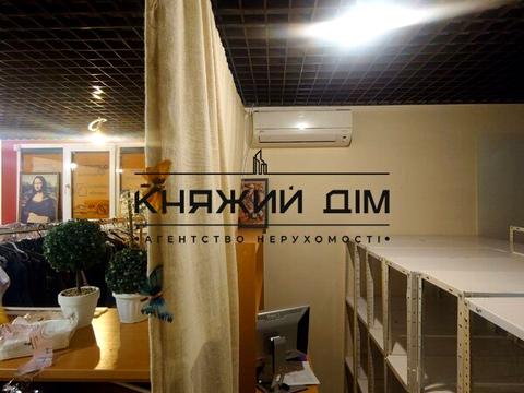 комерційна за адресою Воскресенська вул., 12-Г
