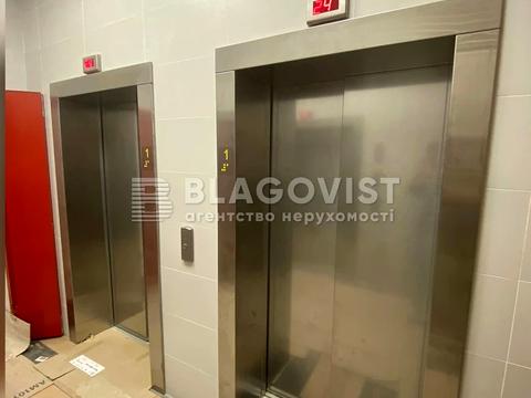 квартира за адресою Олександра Олеся вул., 8/17