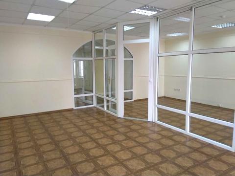 комерційна за адресою Лариси Руденко вул., 6-А