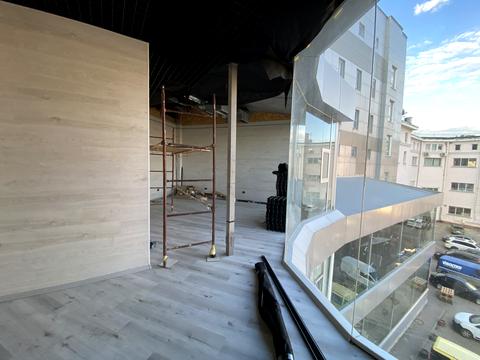 комерційна за адресою Кам'янецька вул., 19