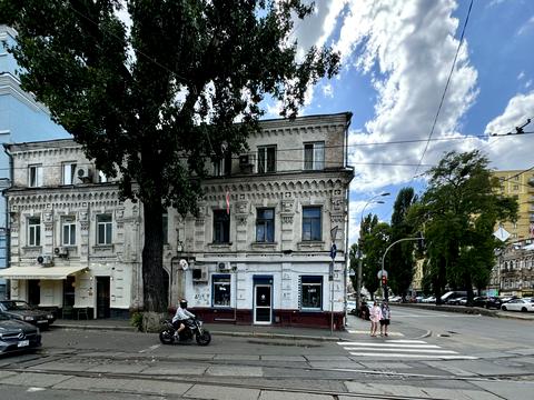 комерційна за адресою Межигірська вул., 13