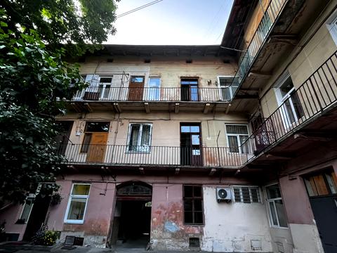 квартира за адресою Шептицьких вул., 27