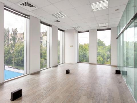 коммерческая по адресу Николая Амосова ул., 12