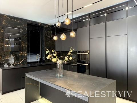 будинок за адресою Квітнева вул.