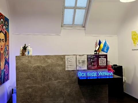 комерційна за адресою майдан Перемоги пл., 1