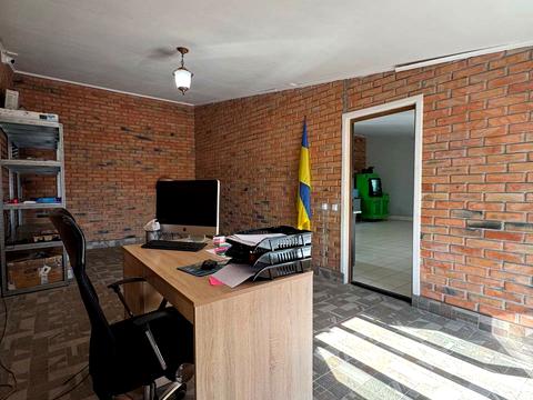 комерційна за адресою Автолюбителів вул., 1