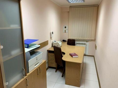 комерційна за адресою Володимирська вул., 82