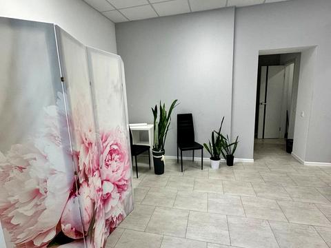 комерційна за адресою Лісова вул., 6