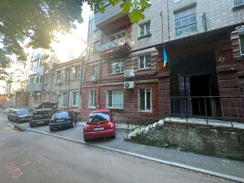 комерційна за адресою пр. Яворницкого, 2