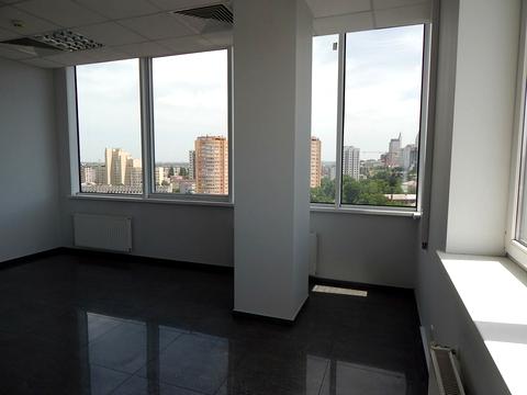 комерційна за адресою Королеви Єлизавети ІІ вул. (Глинки), 7