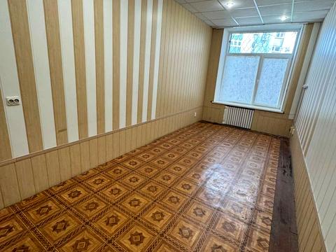 комерційна за адресою Воскресенська вул. (Леніна), 14