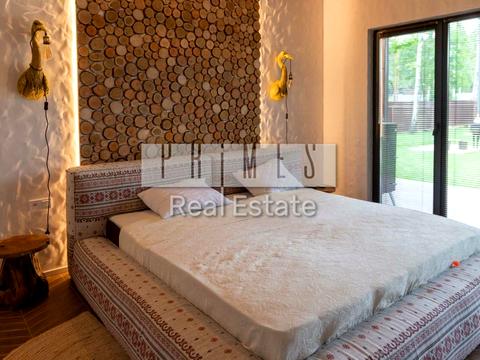 будинок за адресою Набережна вул.