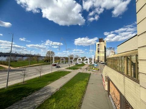 комерційна за адресою Дніпровська набережна вул., 13-Б