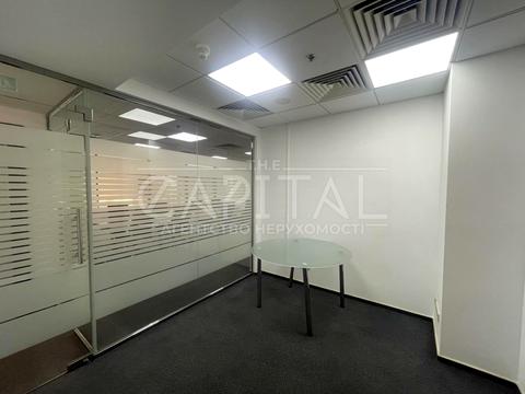 комерційна за адресою Богдана Хмельницького вул., 52