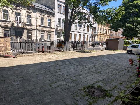 комерційна за адресою Львів, Якова Остряниці вул., 4