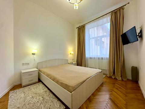 квартира за адресою Академіка Володимира Гнатюка вул. (), 3