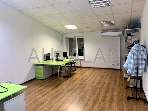 комерційна за адресою Межигірська вул., 87-А