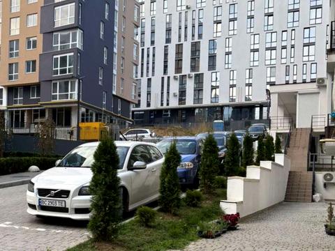 комерційна за адресою Малоголосківська вул., 44