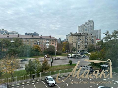 комерційна за адресою Миколи Міхновського бульв. (Дружби Народів), 19