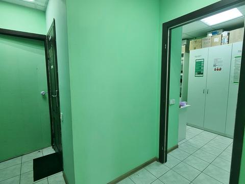 комерційна за адресою Металлургів, 14