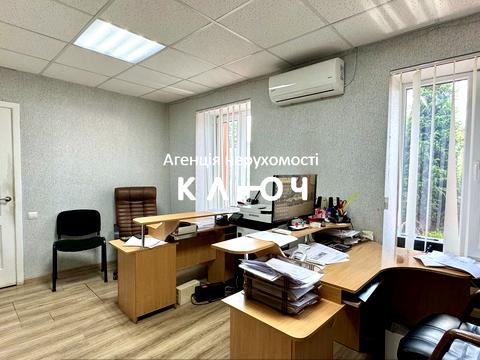 комерційна за адресою Олега Ольжича вул., 48А