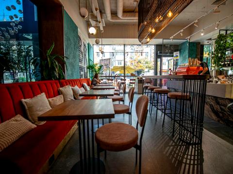 комерційна за адресою Саксаганського вул., 53/80