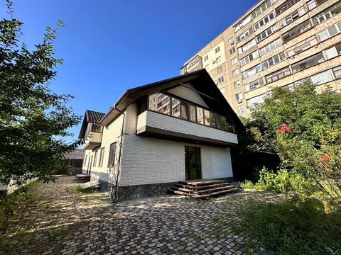 комерційна за адресою Агатангела Кримського вул., 5