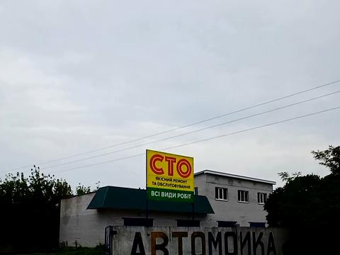 комерційна за адресою За містом, 1