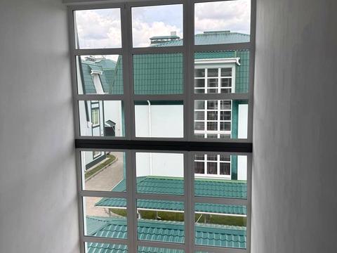 комерційна за адресою Столична вул., 1