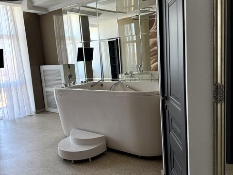 комерційна за адресою Грецька вул., 17