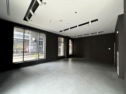 комерційна за адресою Володимирська вул., 38