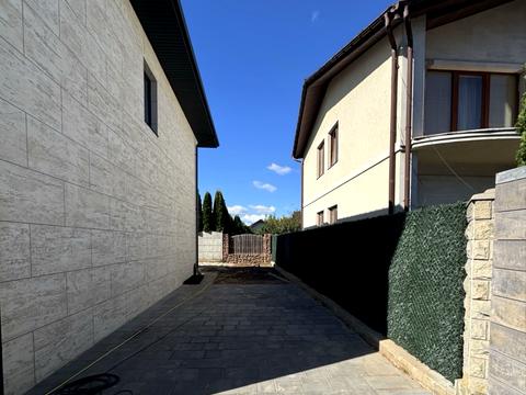 будинок за адресою Зоряна вул.